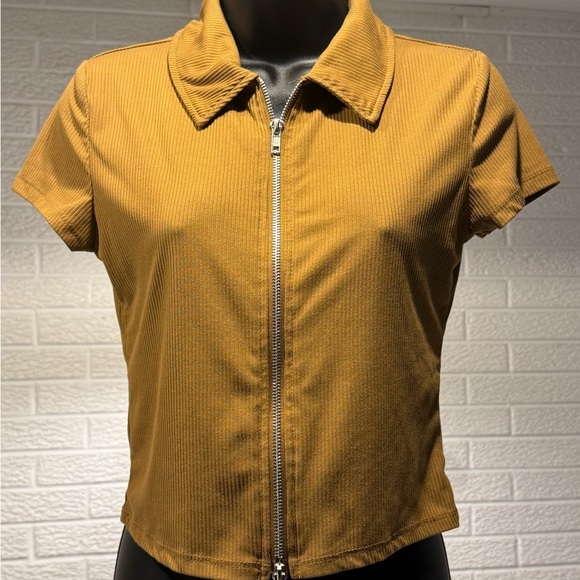 No Boundaries Brown Short Sleeve Crop Button Down Shirt - Picture 1 of 3